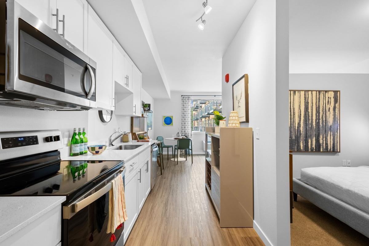 327 E Rose St - Photo 5 of 42