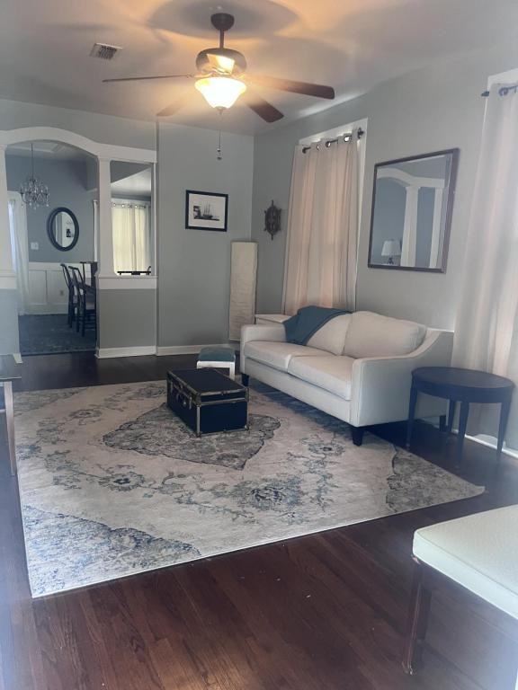 1205 32nd Ave - Photo 2 of 50