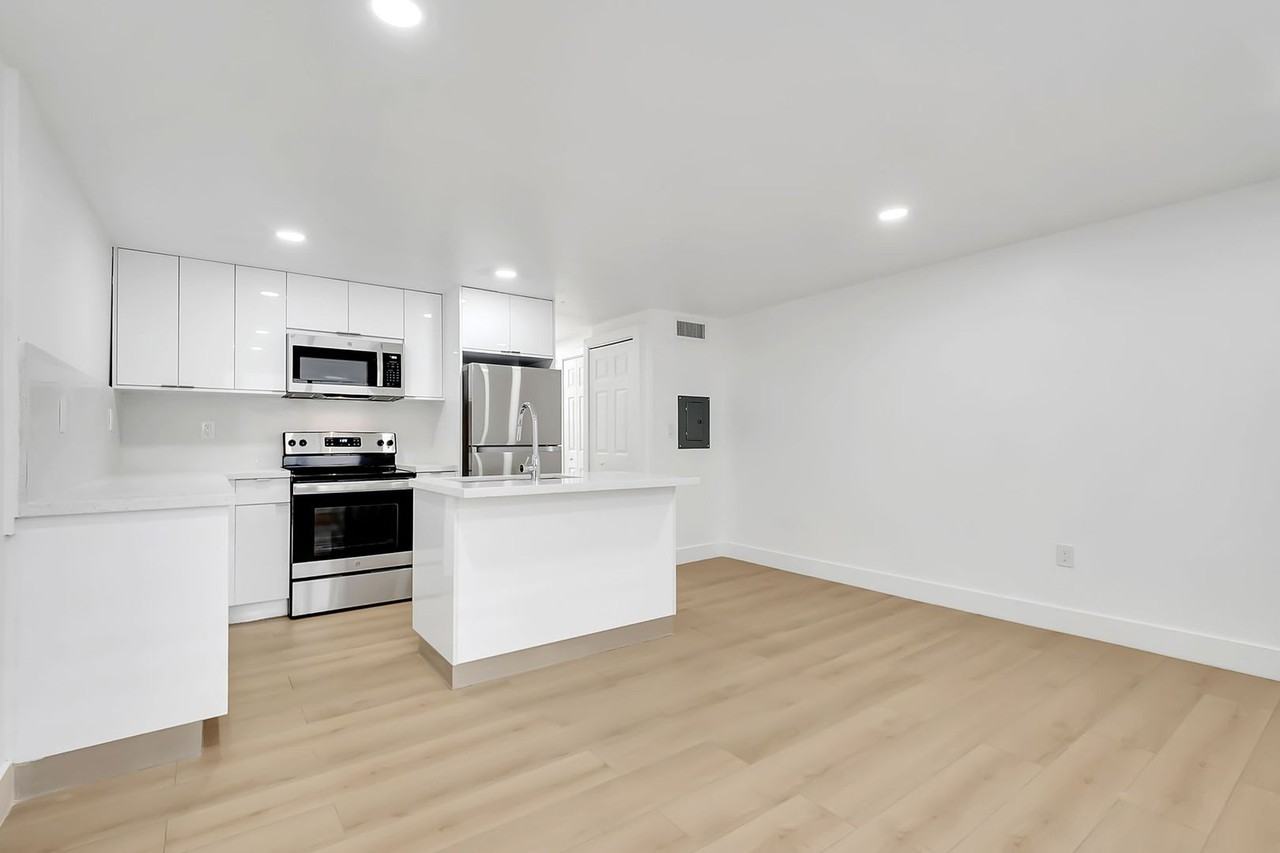 1632 Nw 16th Ter #5 - Photo 5 of 14