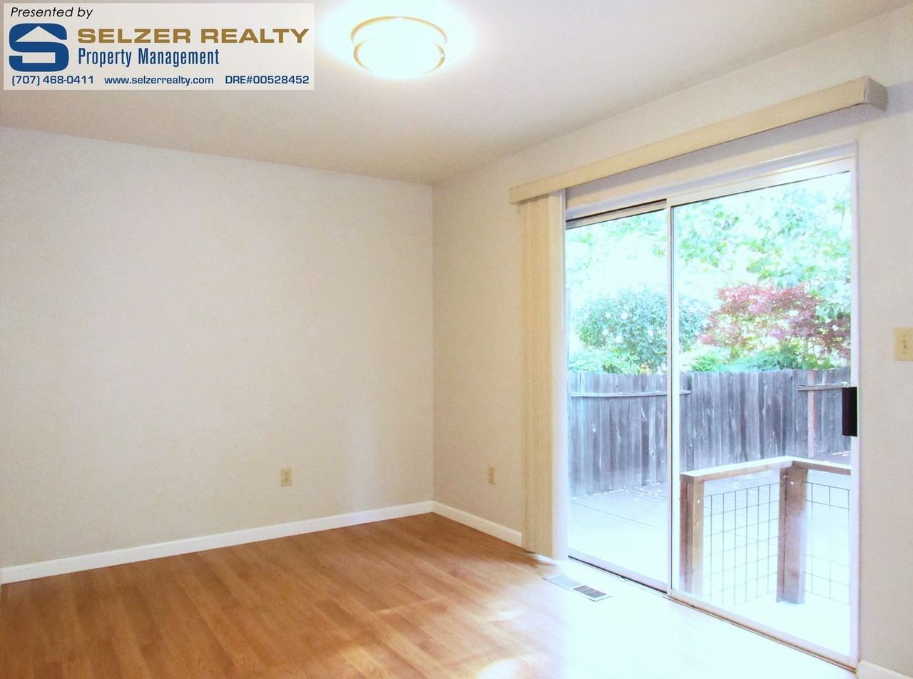 1039 Crystal Bay Ct - Photo 5 of 15