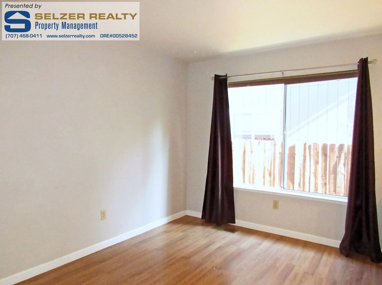 1039 Crystal Bay Ct - Photo 7 of 15