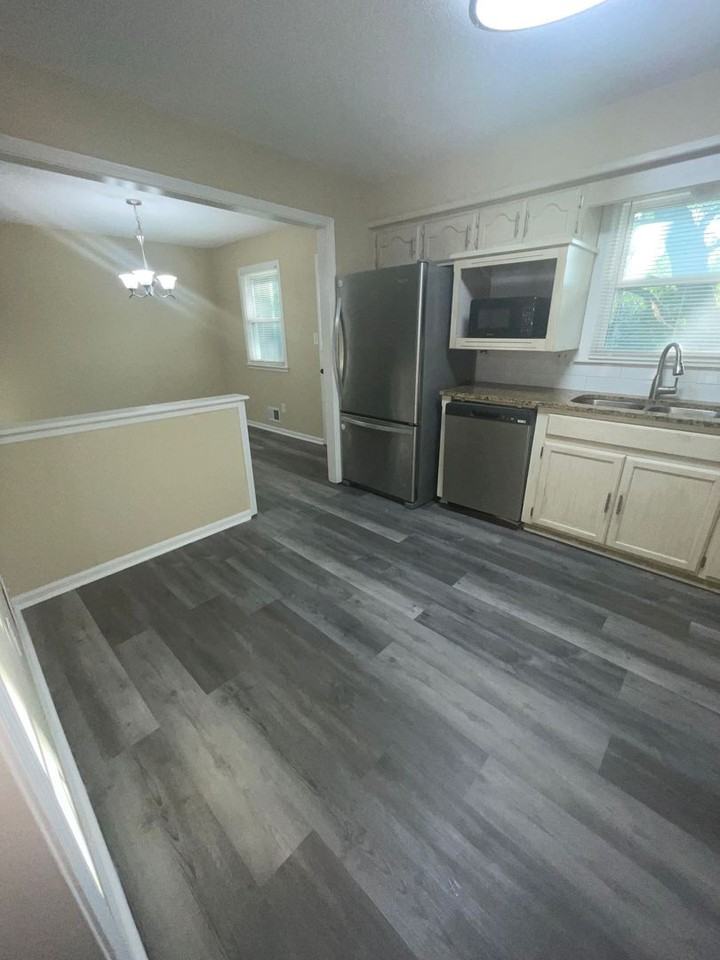 2529 Nw 5th St - Photo 3 of 16