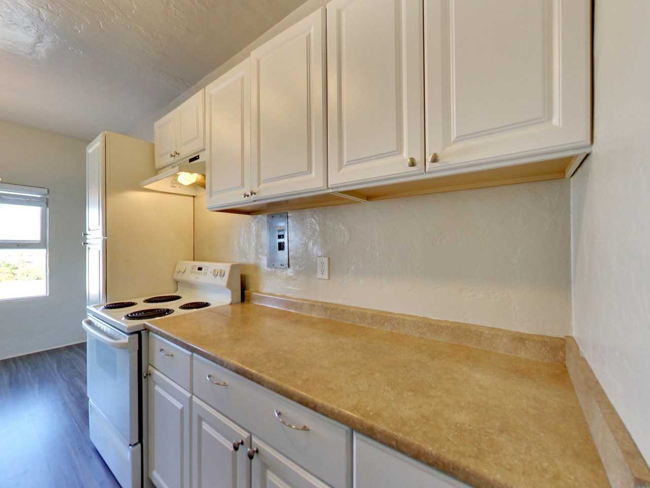 611 E 20th St - Photo 7 of 19