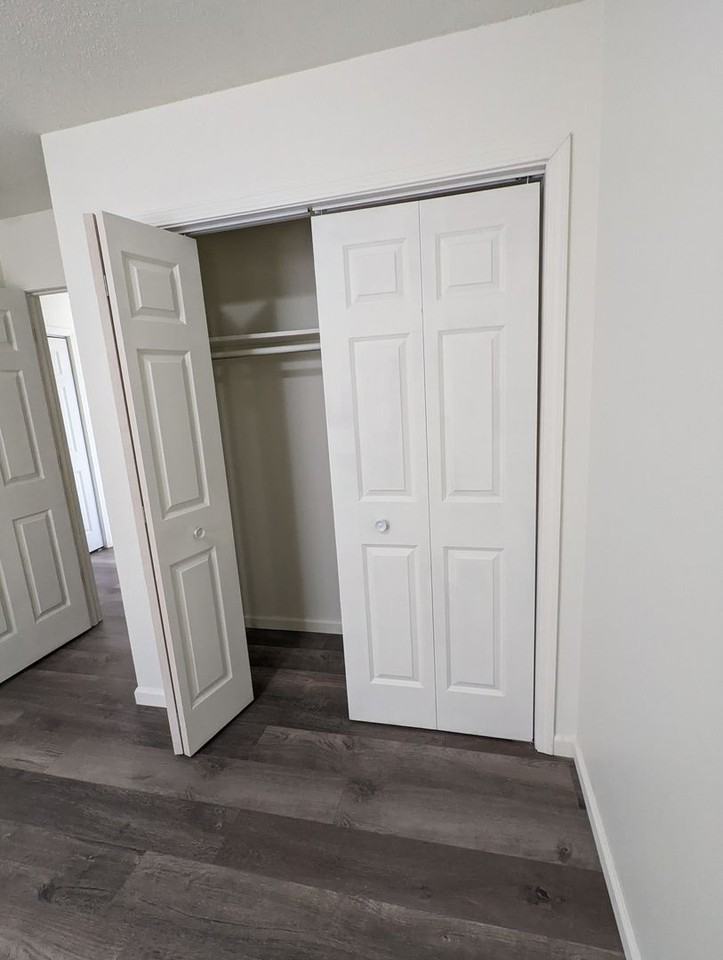 2933 Leeway Dr #D - Photo 3 of 15