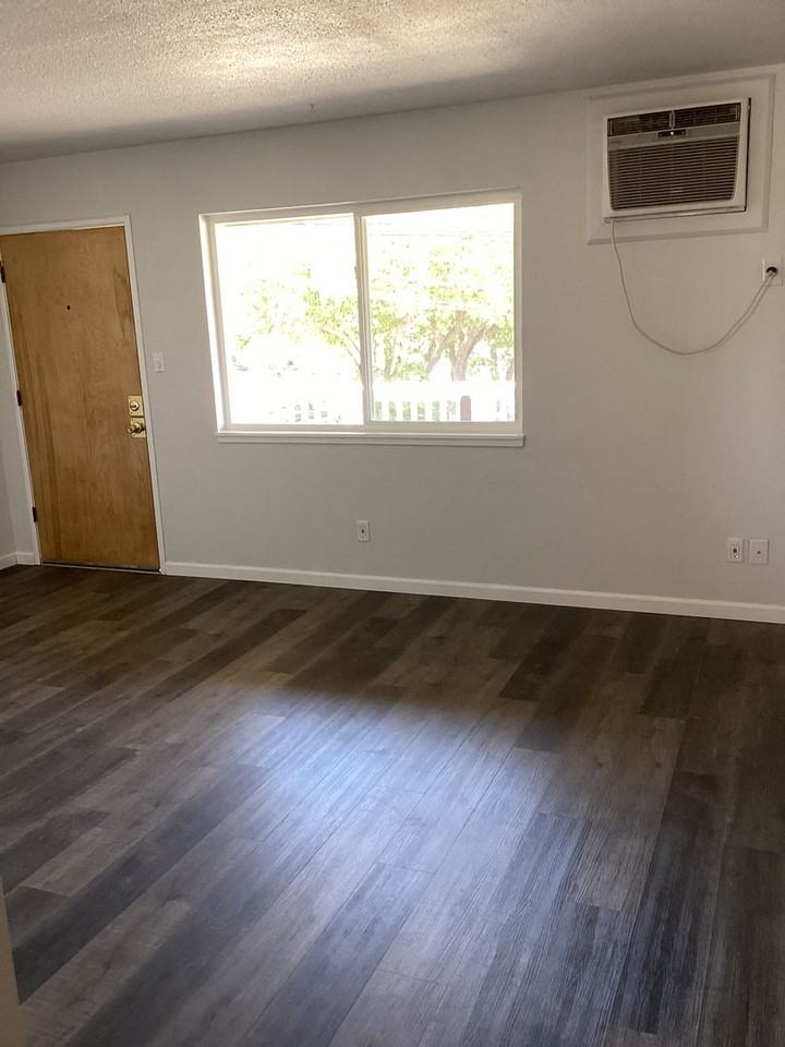 5th547-Wallace, Paul - Photo 2 of 10