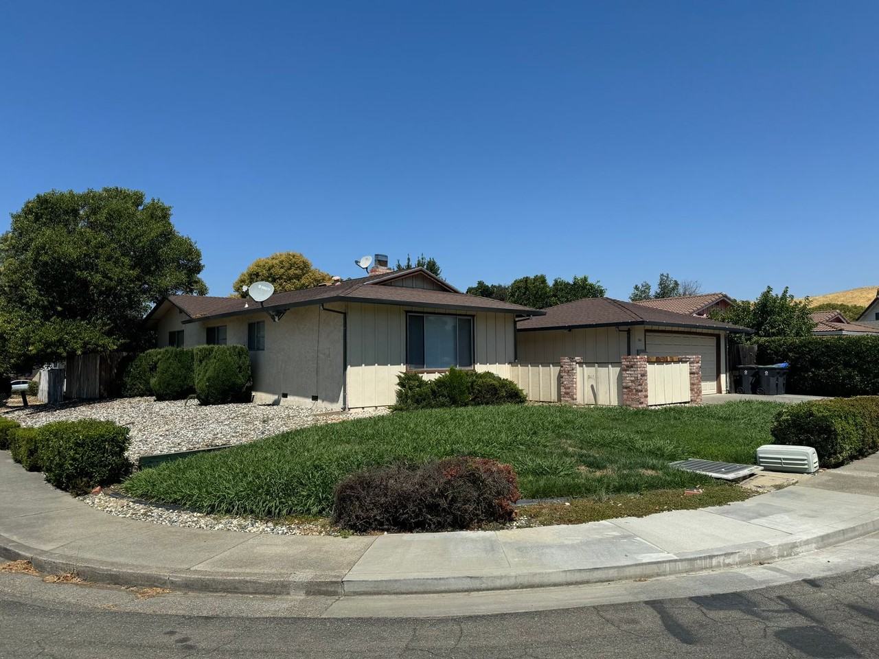 361 Honeysuckle Drive - Photo 2 of 25