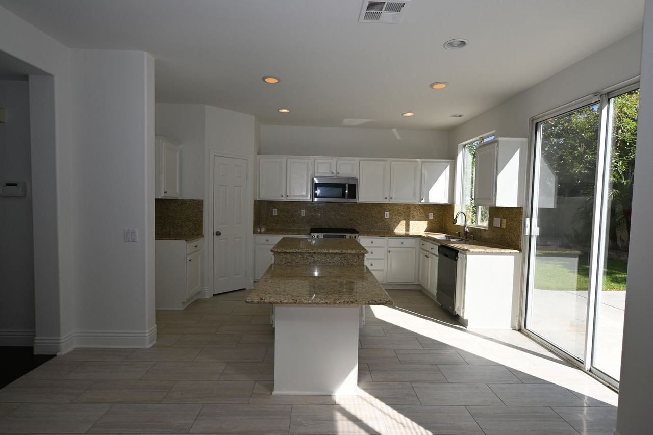 37 Amoret Dr - Photo 5 of 30