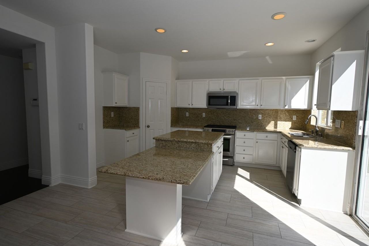 37 Amoret Dr - Photo 6 of 30