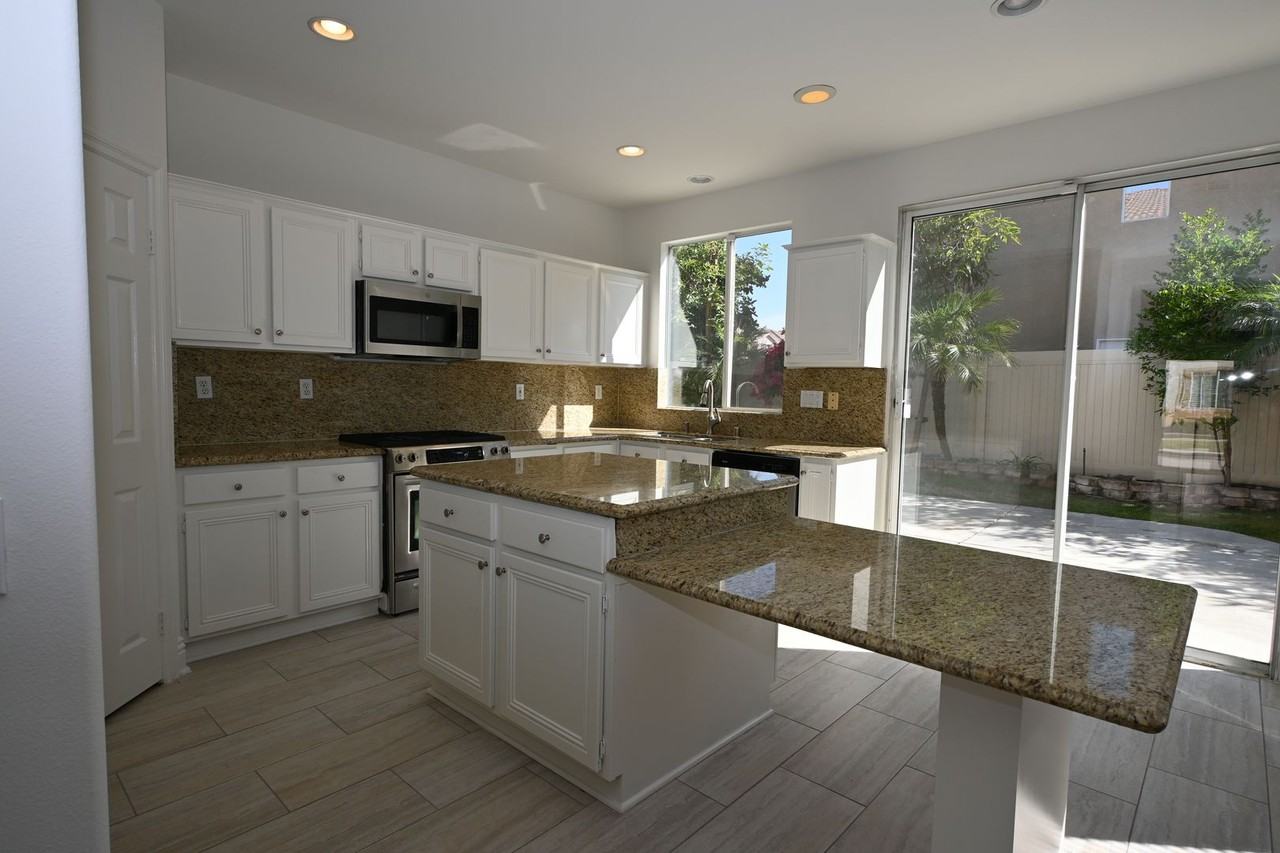 37 Amoret Dr - Photo 7 of 30