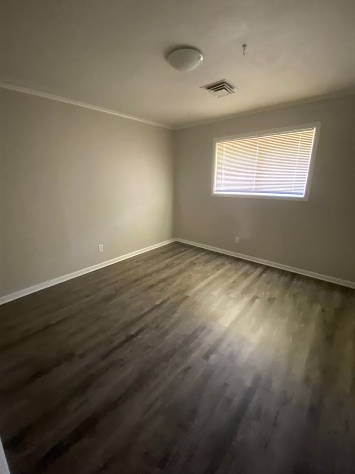 702 Vassar Dr - Photo 3 of 21