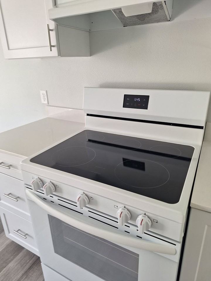 Lincoln 25 Apartments - Photo 2 of 8