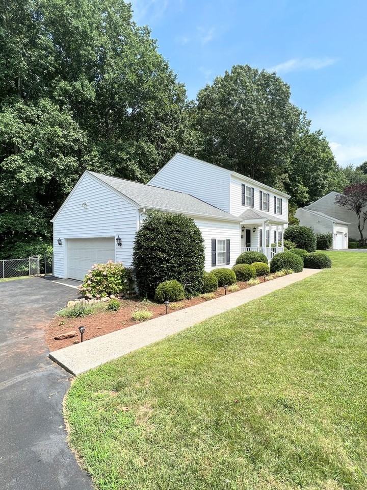 108 Fieldstone Ct - Photo 2 of 14