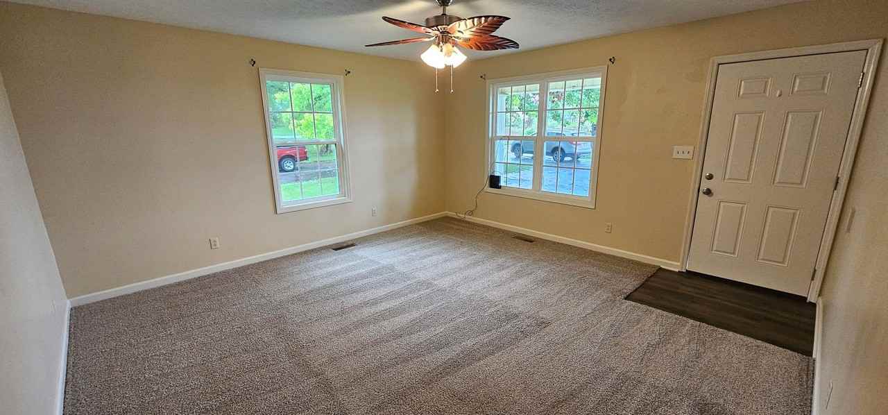 4954 Jacksboro Rd - Photo 3 of 13