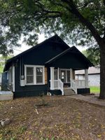 featured image of 909 N 10th St