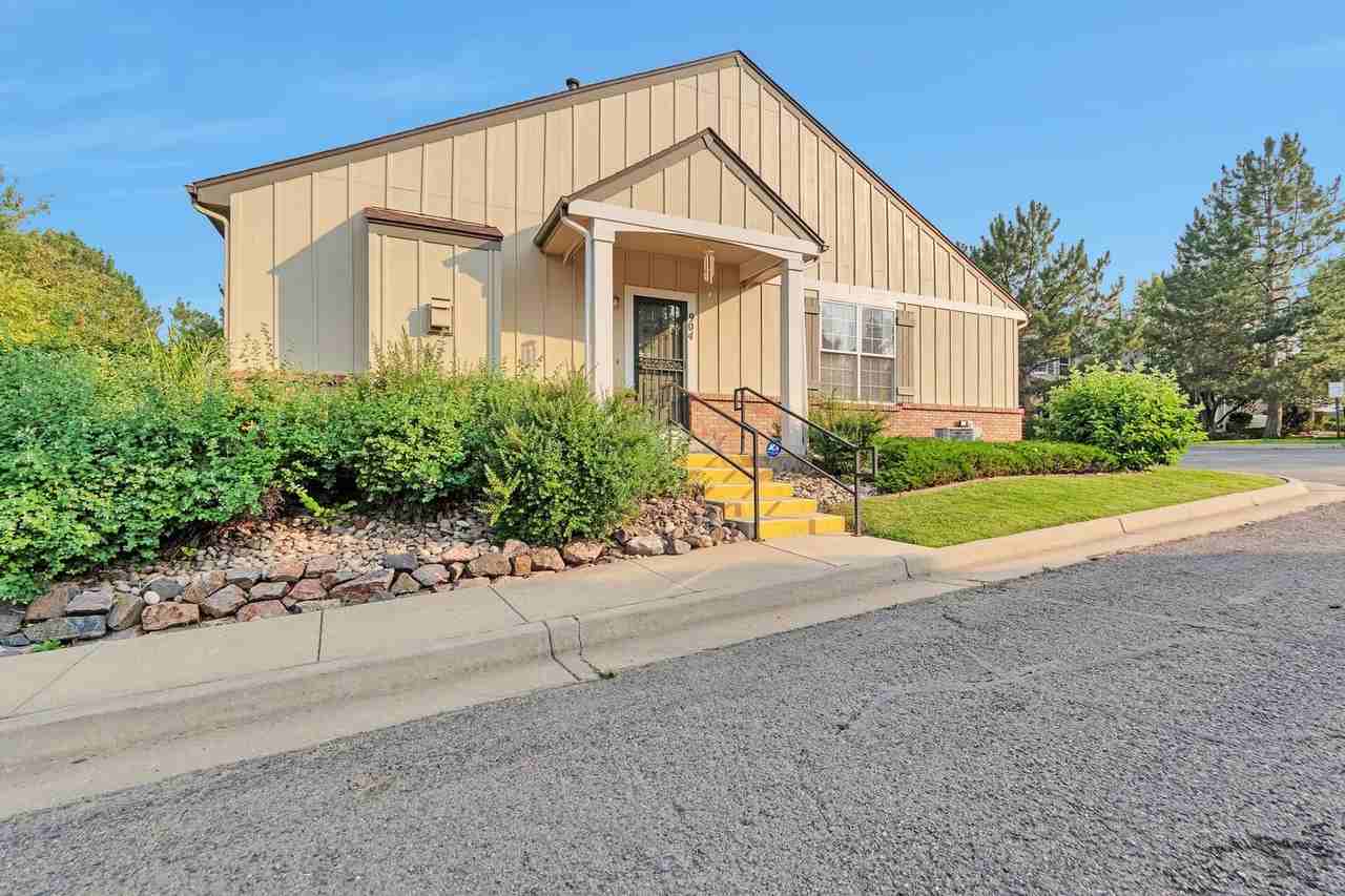 904 S Evanston Cir - Photo 2 of 14