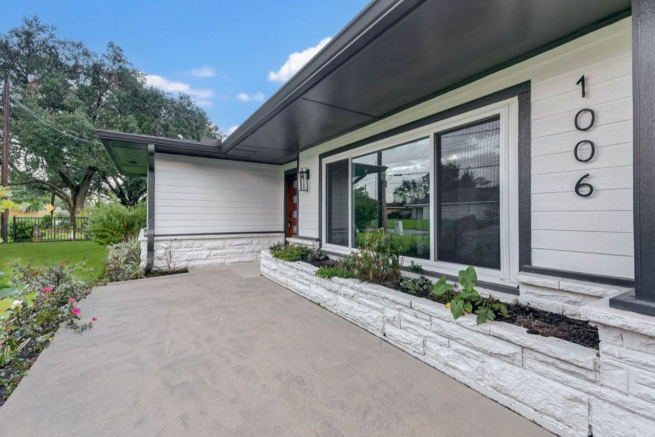 1006 Hackney St - Photo 3 of 36
