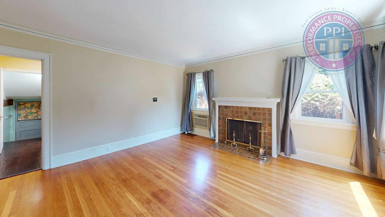2031 N Killingsworth St - Photo 5 of 25