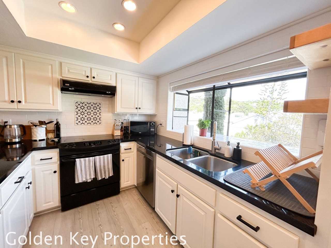 2372 Altisma Way #B - Photo 3 of 32