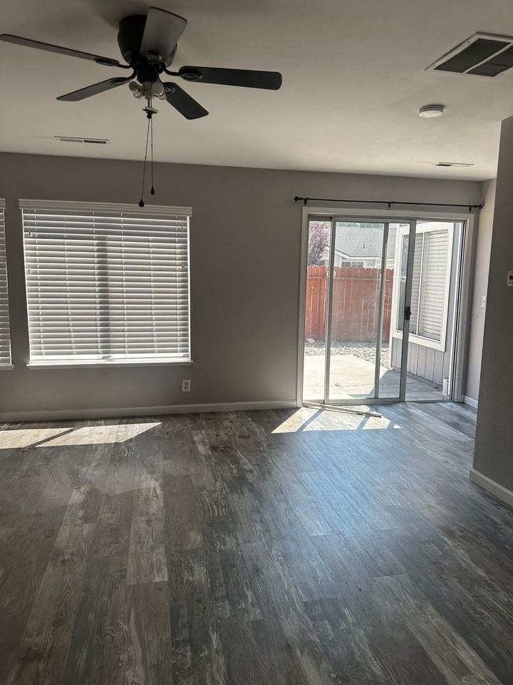 4517 Park Rose Cir - Photo 4 of 19