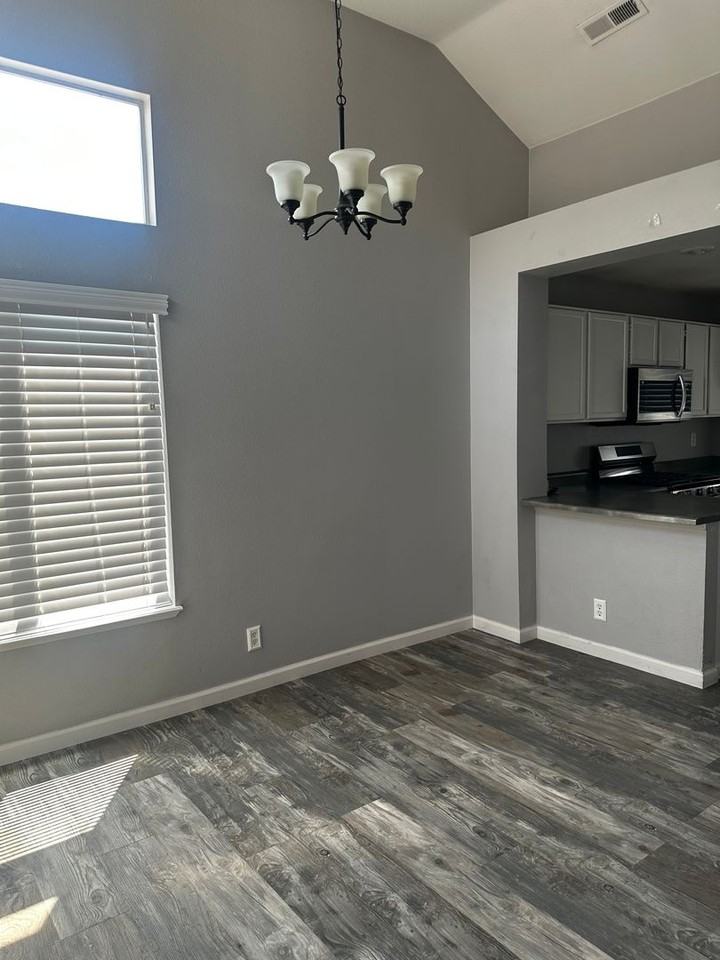 4517 Park Rose Cir - Photo 5 of 19