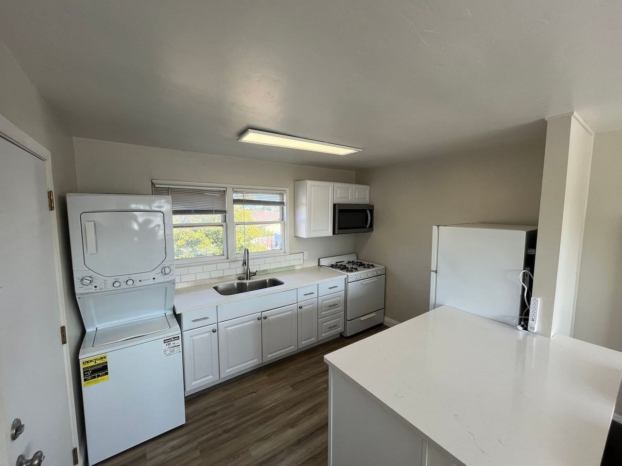 323A Tognazzini Ave - Photo 2 of 10