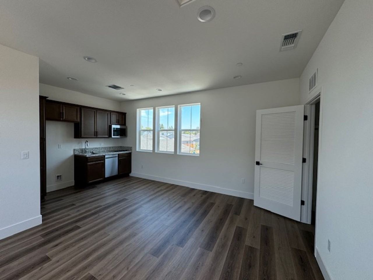 2927 Luke Ln - Photo 3 of 12