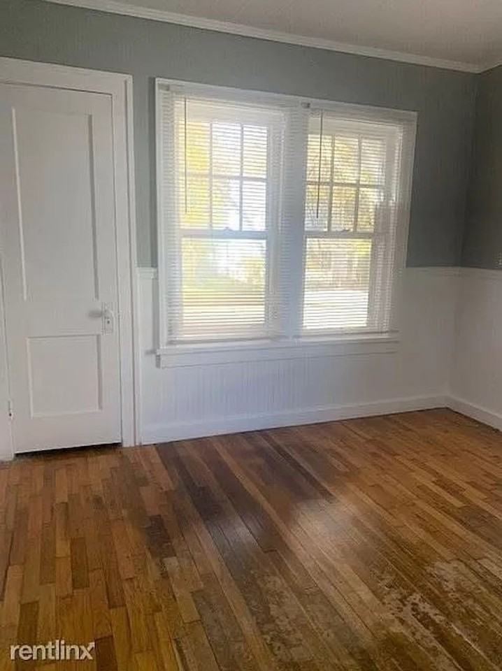 320 Sw Roosevelt St - Photo 3 of 9