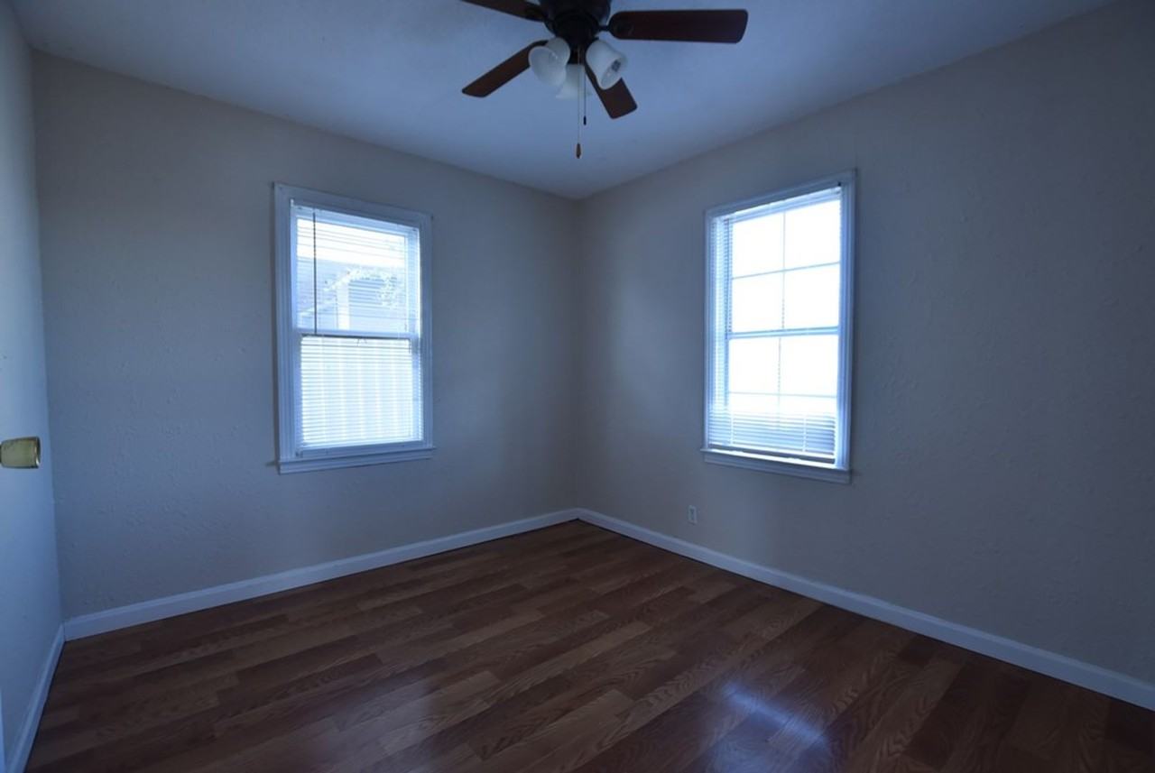 803 E 3rd St - Photo 4 of 18