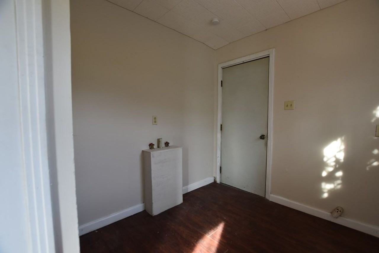 803 E 3rd St - Photo 6 of 18