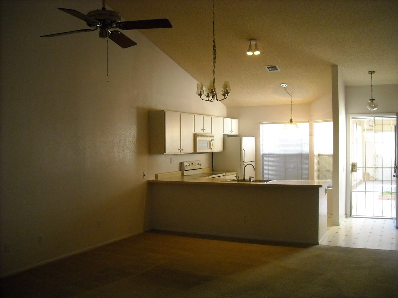 3008 W Vía Principia - Photo 2 of 15