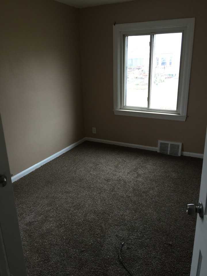 1816 Paris Ave - Photo 3 of 10