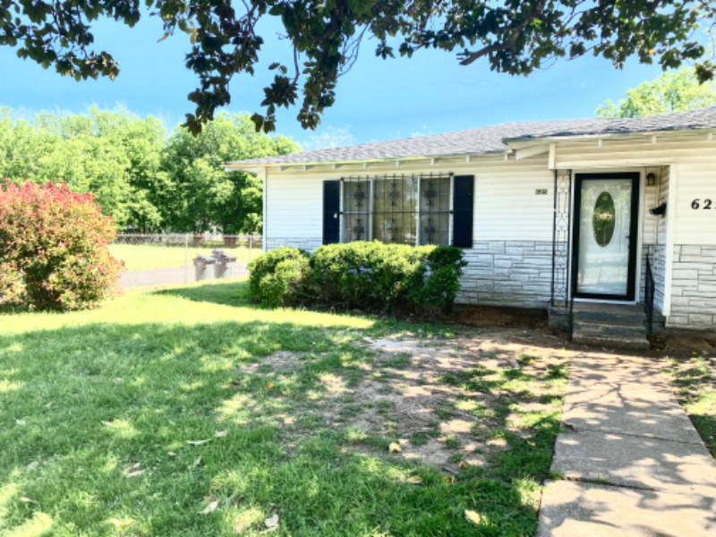 625 Calumet St - Photo 2 of 17