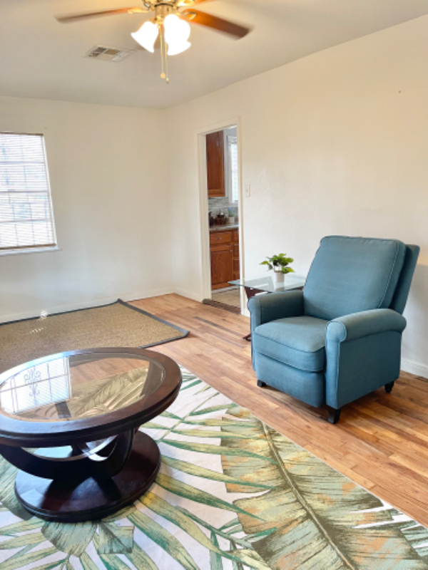 625 Calumet St - Photo 3 of 17