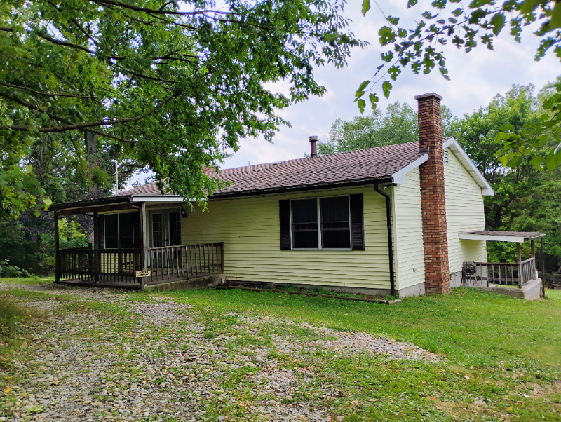 184 Junior St - Photo 2 of 10