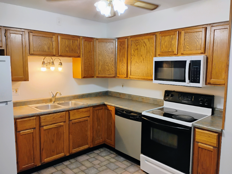 184 Junior St - Photo 3 of 10