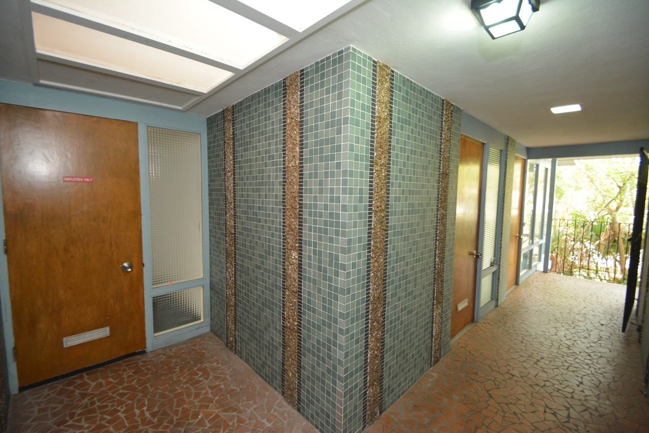 523 N Peninsula Dr - Photo 2 of 6