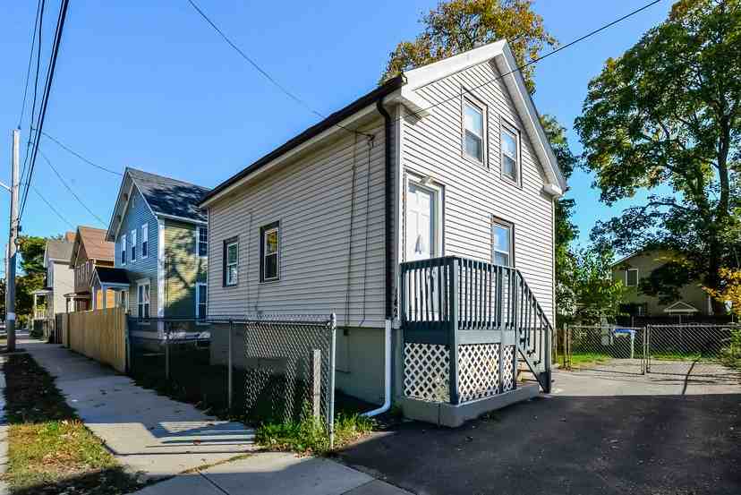 142 Stanwood St - Photo 2 of 23