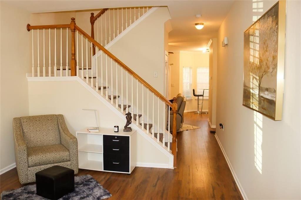 2502 Laurel Cir Nw - Photo 2 of 16