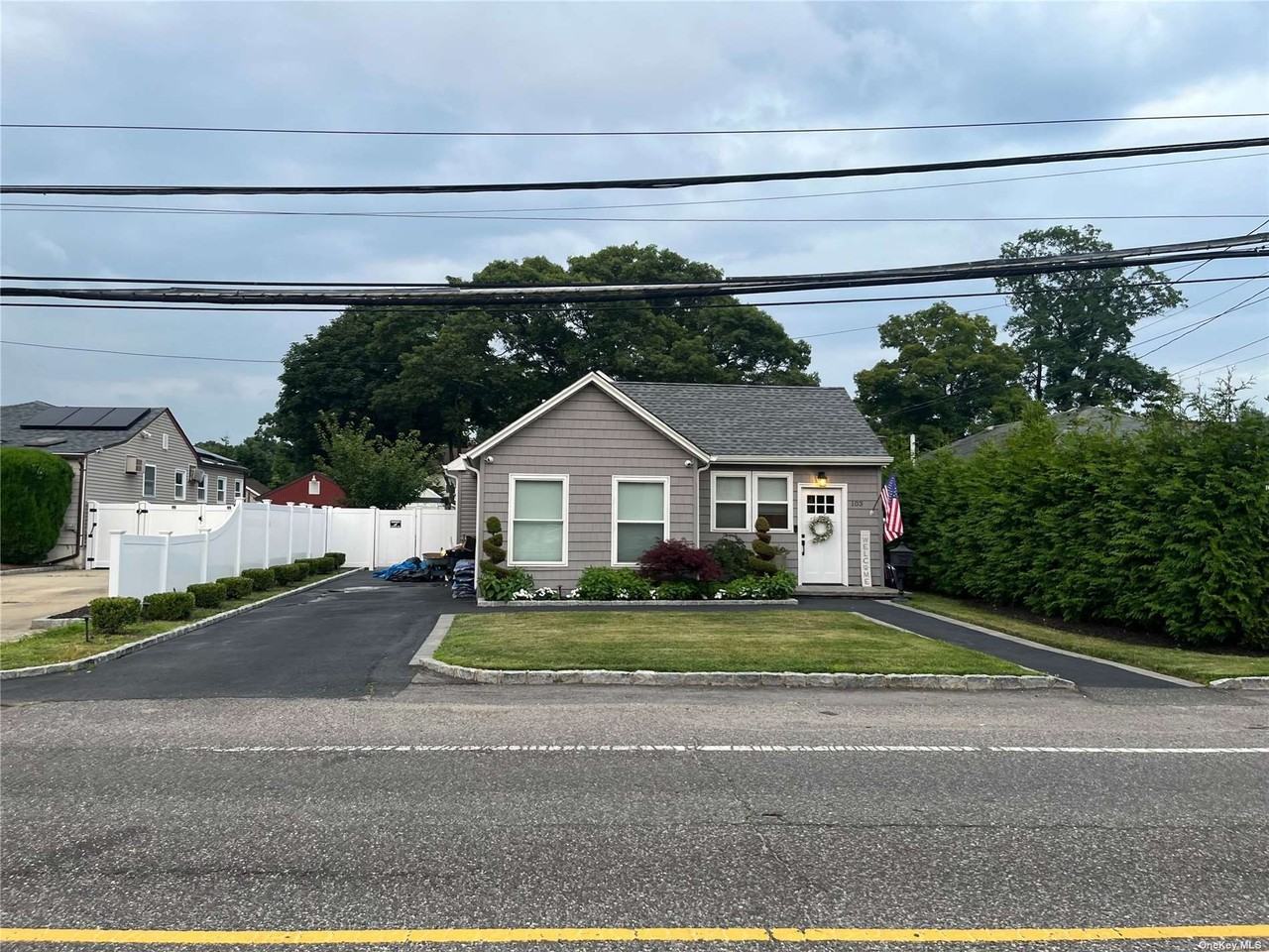 Apartments for Rent in East Islip, NY - 25 Condos & Other Rentals | Zumper