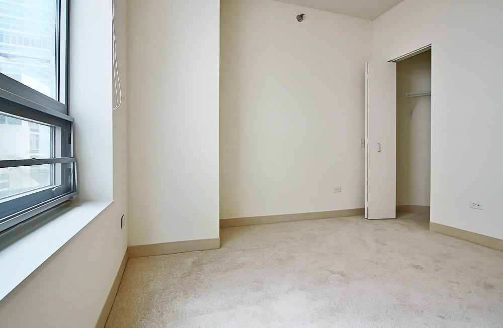 300 N Canal St - Photo 3 of 32