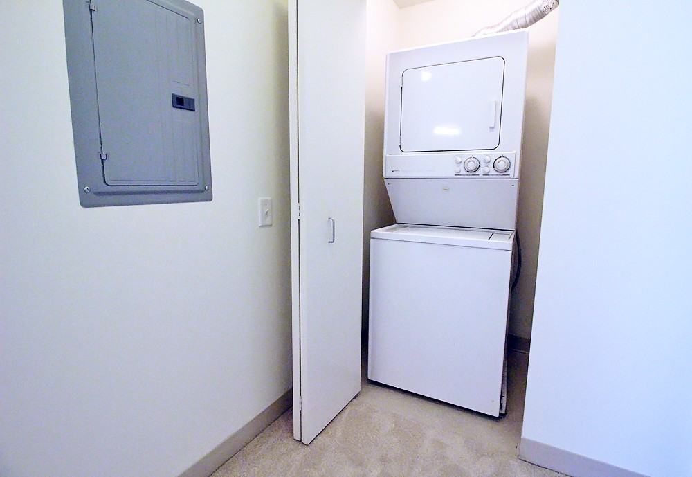 300 N Canal St - Photo 4 of 32