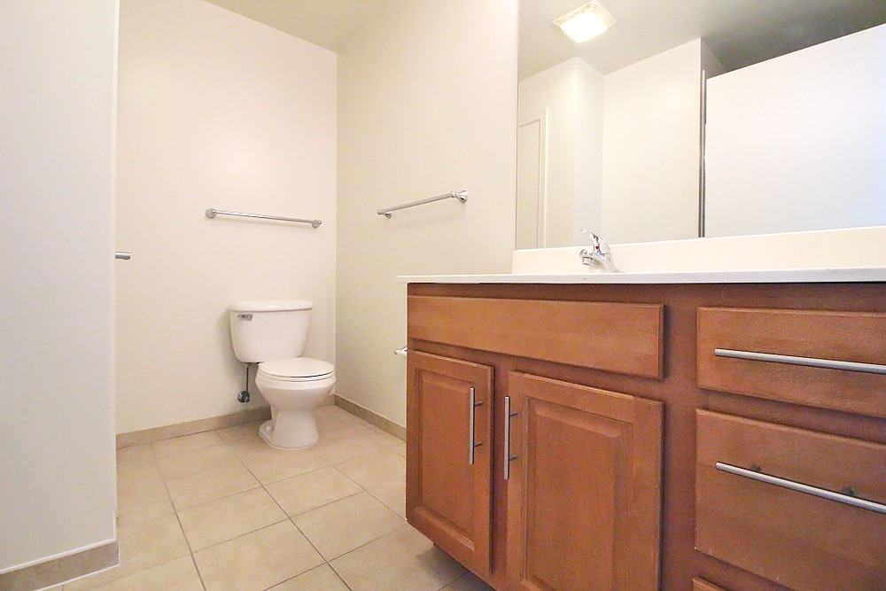 300 N Canal St - Photo 5 of 32