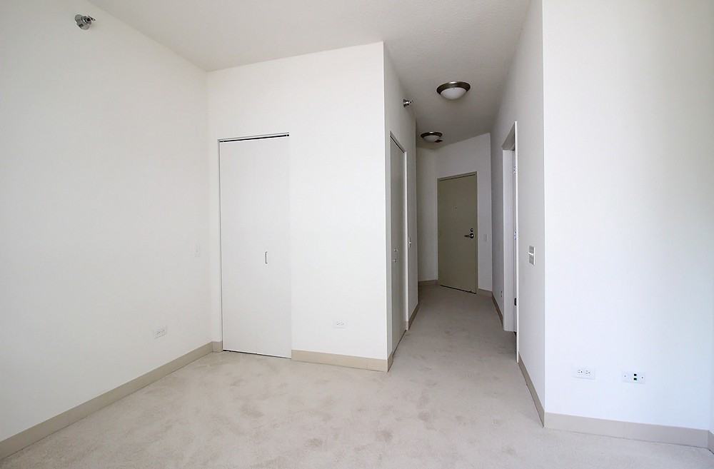 300 N Canal St - Photo 7 of 32