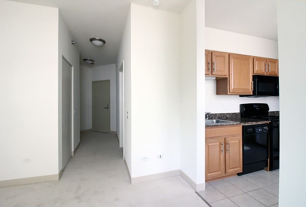 300 N Canal St - Photo 3 of 32