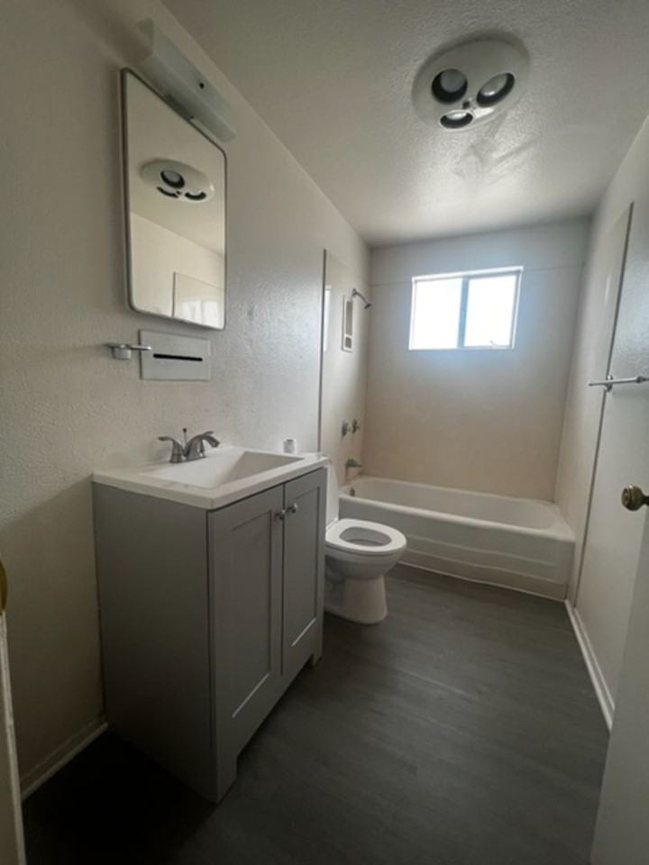 10605 Mountain Rd Ne - Photo 3 of 17