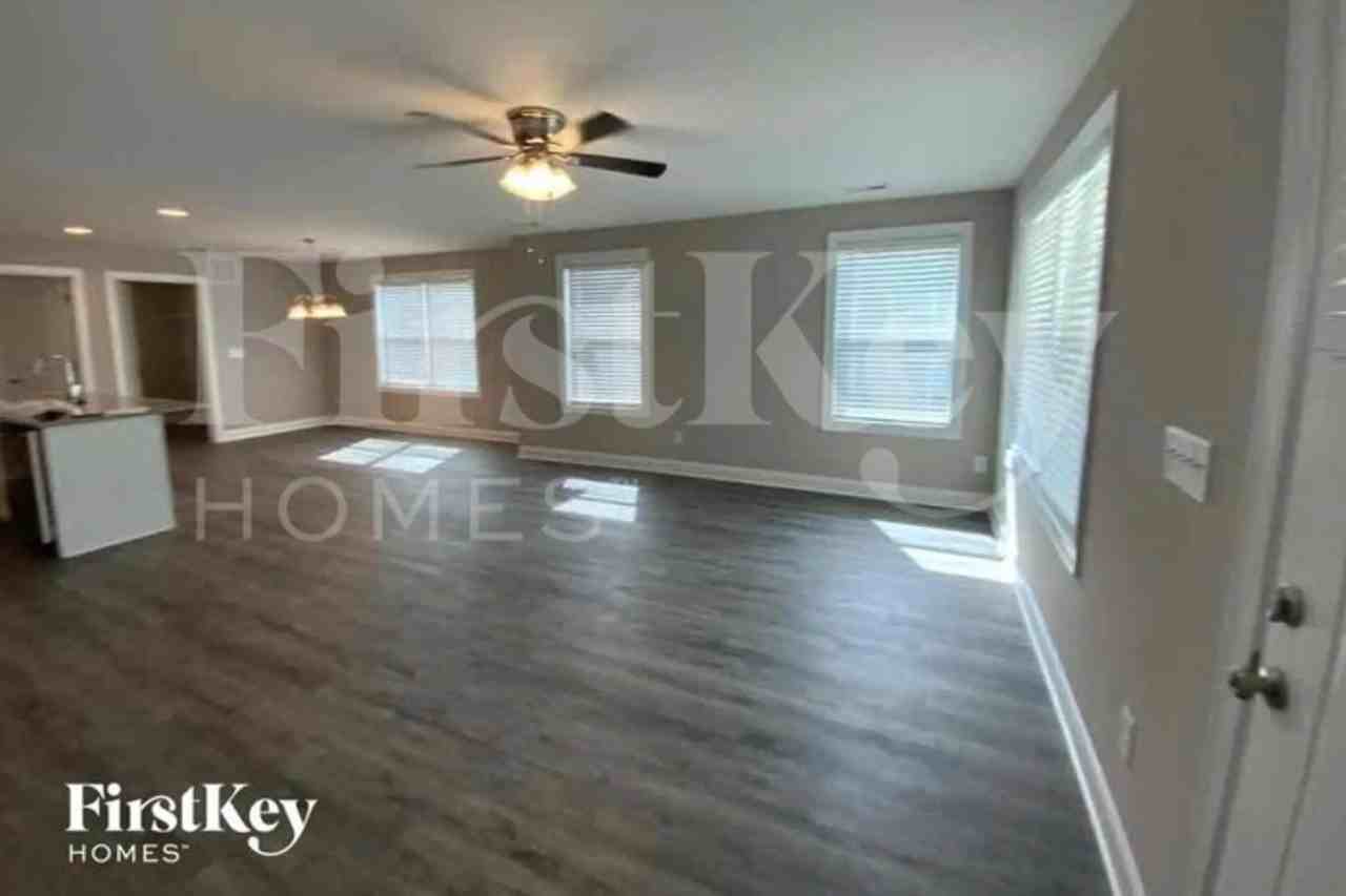 131 Fir Dr - Photo 2 of 15