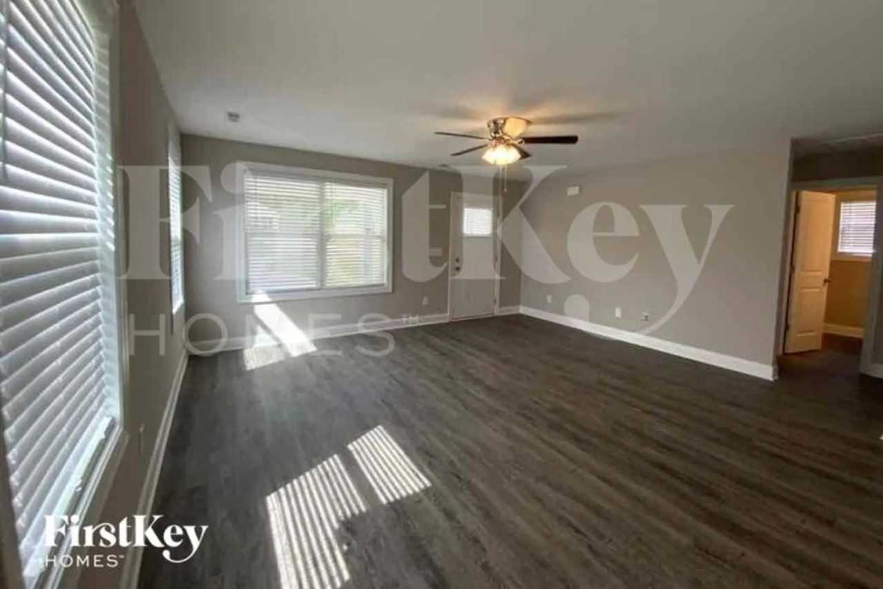 131 Fir Dr - Photo 3 of 15