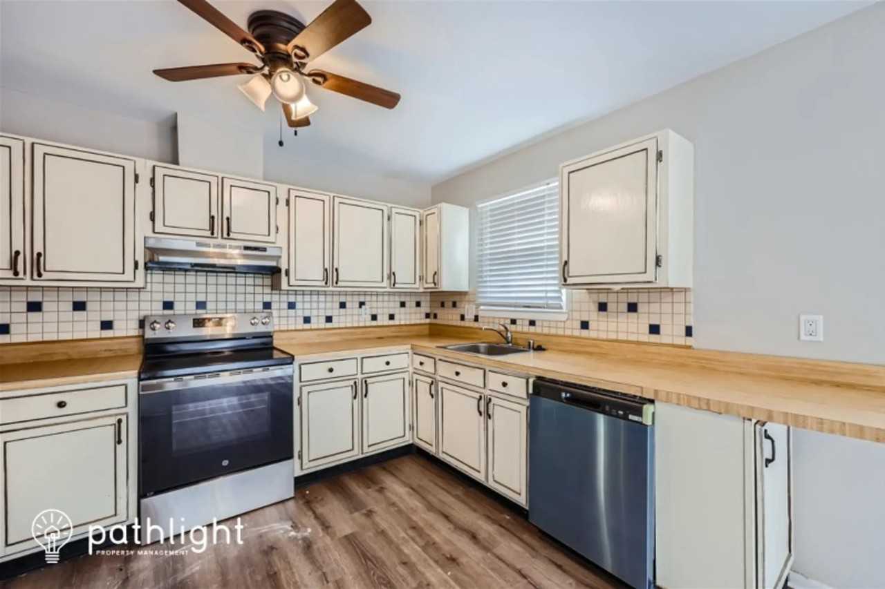 19 Clearlake Ct - Photo 2 of 17