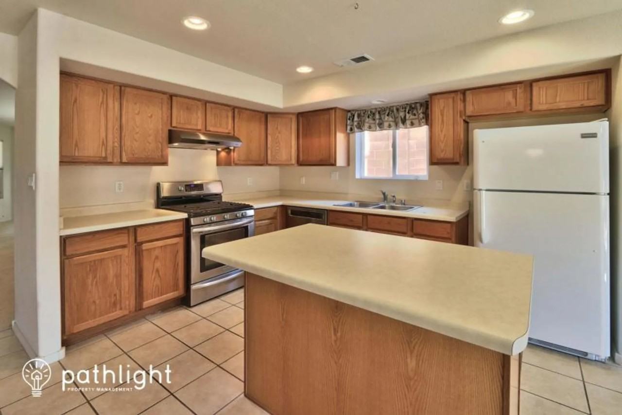 8612 Quail Creek Ct Ne - Photo 3 of 21