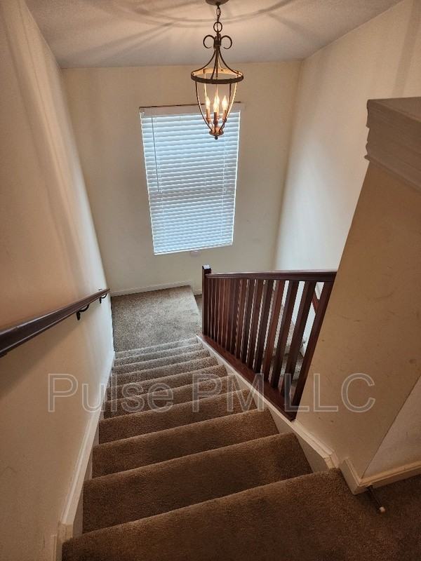 778 Flint Rdg - Photo 3 of 32